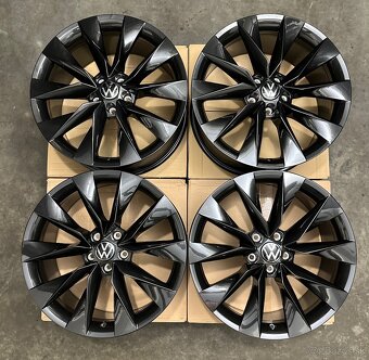 Nepoužité hliníkové disky 5x112 R19 Škoda Crystal Black - 10