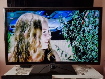 Predám LED TV SAMSUNG UE40D5500RW FULL HD - 10