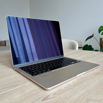 Apple MacBook M2 2022 - 10