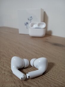 Apple AirPods - 10