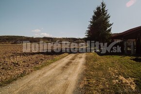 PREDAJ: Pozemok pre výstavbu rodinného domu, 885 m2, Veľká L - 10