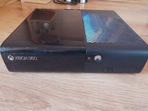 Xbox 360 4GB + Hry a jedna hra na ps2 - 10