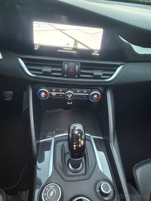 Alfa Romeo Giulia 2.9 Twin Turbo V6 510 AT QV - 10