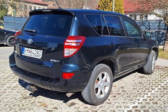 Toyota RAV4 2011 - 10