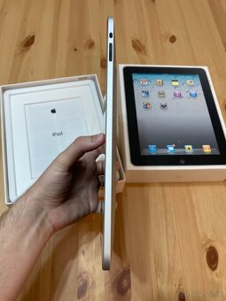 Apple iPad 1st A1219 16GB Wi-Fi Retina - 10