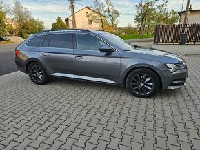 Škoda Superb Combi 2.0 TDI SCR Ambition DSG 110 kW (2022) - 10