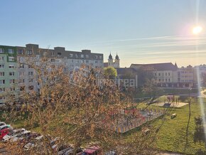 Krásny priestranný 3-izbový byt priamo v centre mesta … - 10