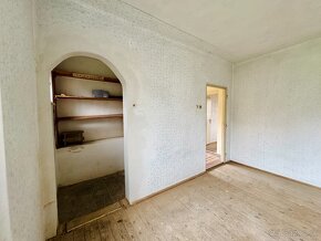 NA PREDAJ STARŠÍ DOM V STROPKOVE S POZEMKOM 4 479 m² - 10