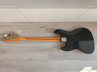 Fender Jazz Bass 4 MIM (2004) - 10