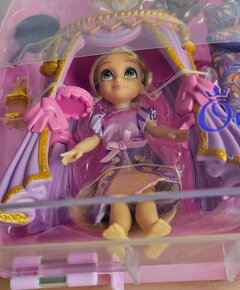 Rapunzel Na Vlásku kufrík original Disney Locika bábika set - 10