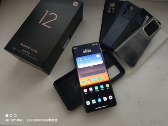 Xiaomi 12 Pro 5G 12/256GB - 10