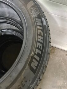 ZIMNE PNEUMATIKY 235/60 R18 MICHELIN - 10