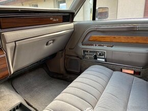 Lincoln Town Car 1988  limo   7,5 m - 10