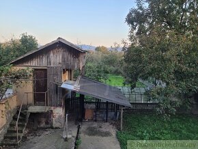 Priestranný rodinný dom s peknou väčšou záhradou v Sedmero - 10