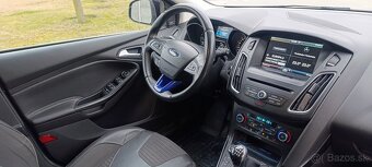 Ford Focus 2.0 ST  TOP STAV swiss - 10