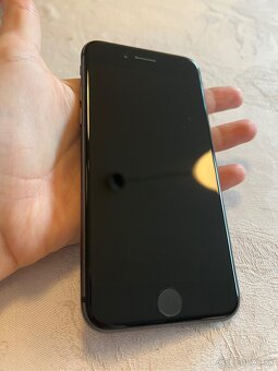 Predám iPhone 8 Black 64GB - 10