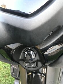 Yamaha XMax Tech max 125 - 10