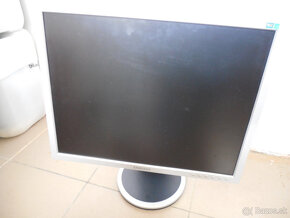 20"lcd Samsung a 19"lcd Nec - 10