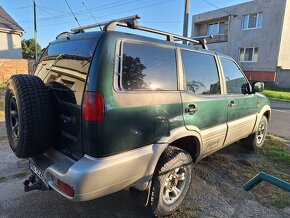 Predám Nissan Terrano 2, 2,7 TDI.7 miestne. - 10