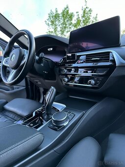 BMW 530d xDrive Touring - 10