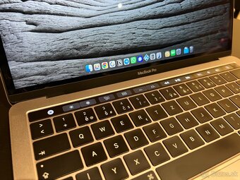 Macbook Pro 13 touchbar, Core i7, 16 gb RAM, 512 gb SSD - 10