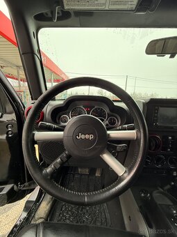 Jeep Wrangler Sahara Unlimited - 10