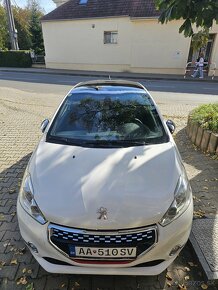 PEUGEOT 208 GTi - 10