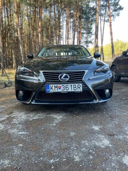 Lexus IS300H - 10