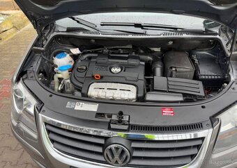 Volkswagen Touran 1,4 TSi pravid.servis ,7 míst benzín - 10