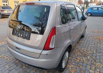 Lancia Musa 1,4 i Comfort benzín manuál 66 kw - 10