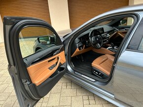 BMW 5 550i 340kw xDrive+M-Packet+Rok 2017+odpocet DPH - 10