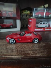 Mercedes Benz 1:43 - 10