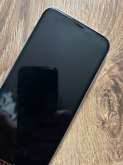 Předám IPhone 11 64GB - 10