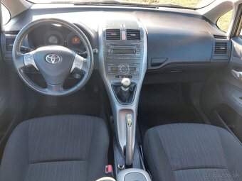 Toyota Auris 2.0 D - 10