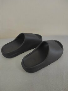 Yeezy Slides Onyx - 10