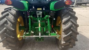 Traktor John Deere 4066R - 10