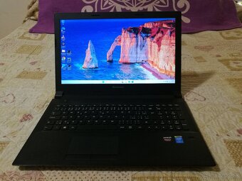 Lenovo.SSD 256 GB. RAM 16 GB. 15,6“ FHD. Grafika 2+6 GB. - 10