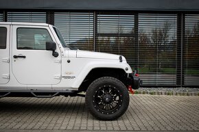 Jeep Wrangler Unlimited 3.6L V6 VVT SAHARA A/T - 10