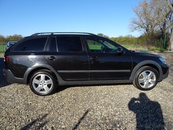 Škoda Octavia Combi 2.0 TDI 4x4 Scout - 10