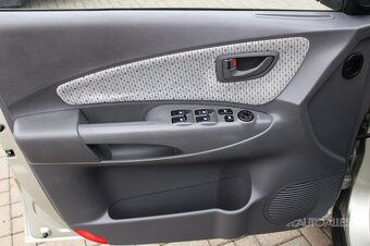 Hyundai Tucson 2,0 CRDi 82 kW 4WD DYNAMIC - 10