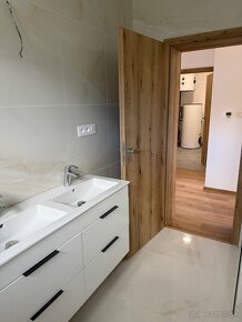 3i byt s terasou , pozemkom (150m2 ) + parkovacími miestami - 10