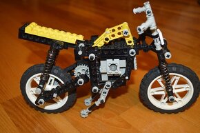 predam dve zriedkave zberatelske LEGO Technic motorky - 10