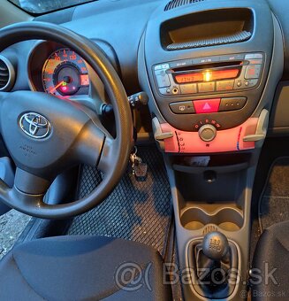 TOYOTA AYGO male auto do mesta malo najazdenych km - 10