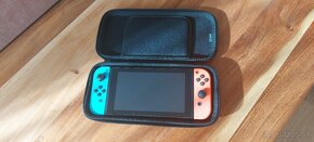 Nintendo Switch s Dockom na televizor a puzdrom - 10