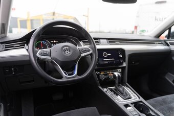 VW Passat Variant GTE TSI Plug-in Hybrid - MATRIX,PANO,R18 - 10