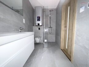 NA PREDAJ: 4 IZBOVÝ DOM NA KLÚČ, POZEMOK 152m2, DUNAJSKÁ STR - 10