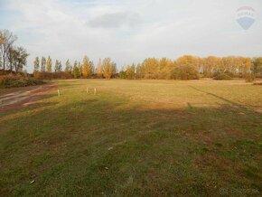 Komjatice – pozemok 5.478 m² na výstavbu (6 stavebných pozem - 10