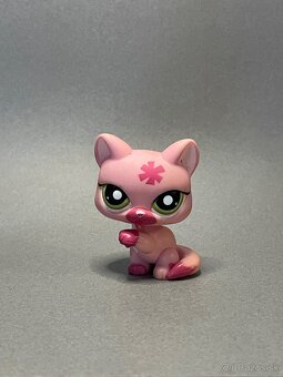 Littlest pet shop - 10