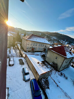 Veľký 2 izbový byt v hostorickom centre mesta Kremnica s výh - 10