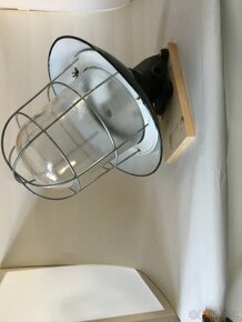 Predám priemyselnú lampu s uchytením na stenu - 10